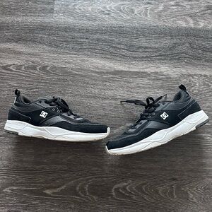 DC E. Tribeka Skate Shoes